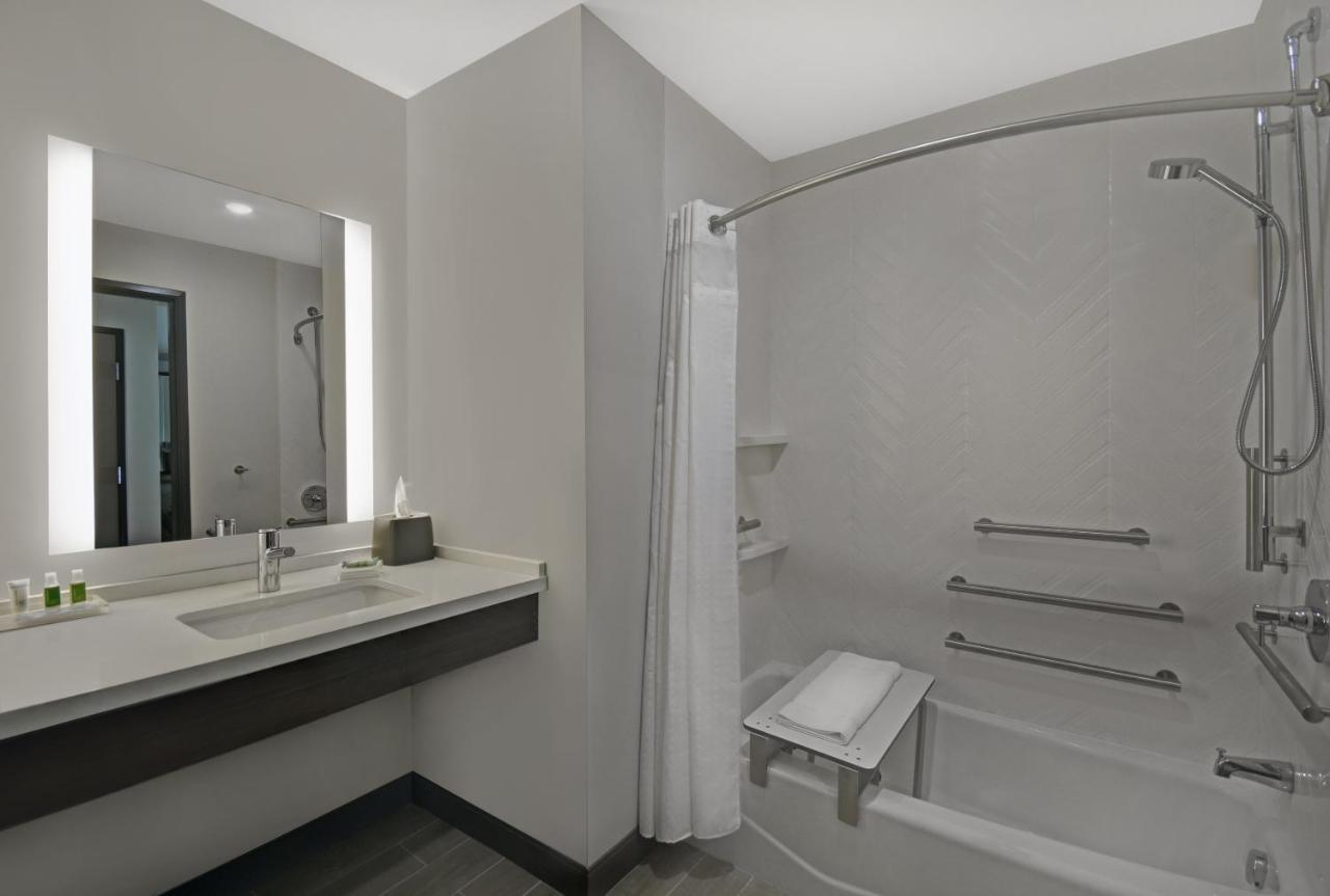 Holiday Inn Grand Rapids North - Walker By Ihg Zewnętrze zdjęcie
