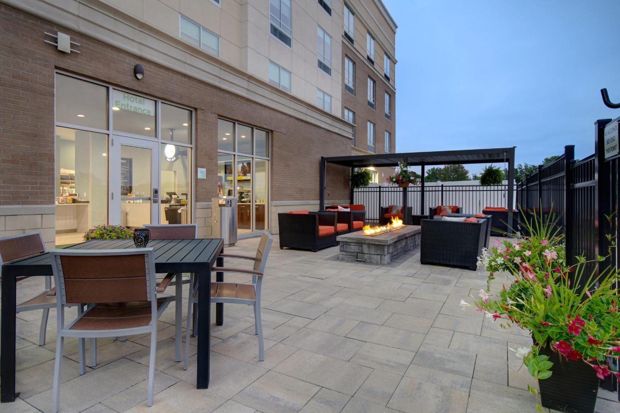 Holiday Inn Grand Rapids North - Walker By Ihg Zewnętrze zdjęcie