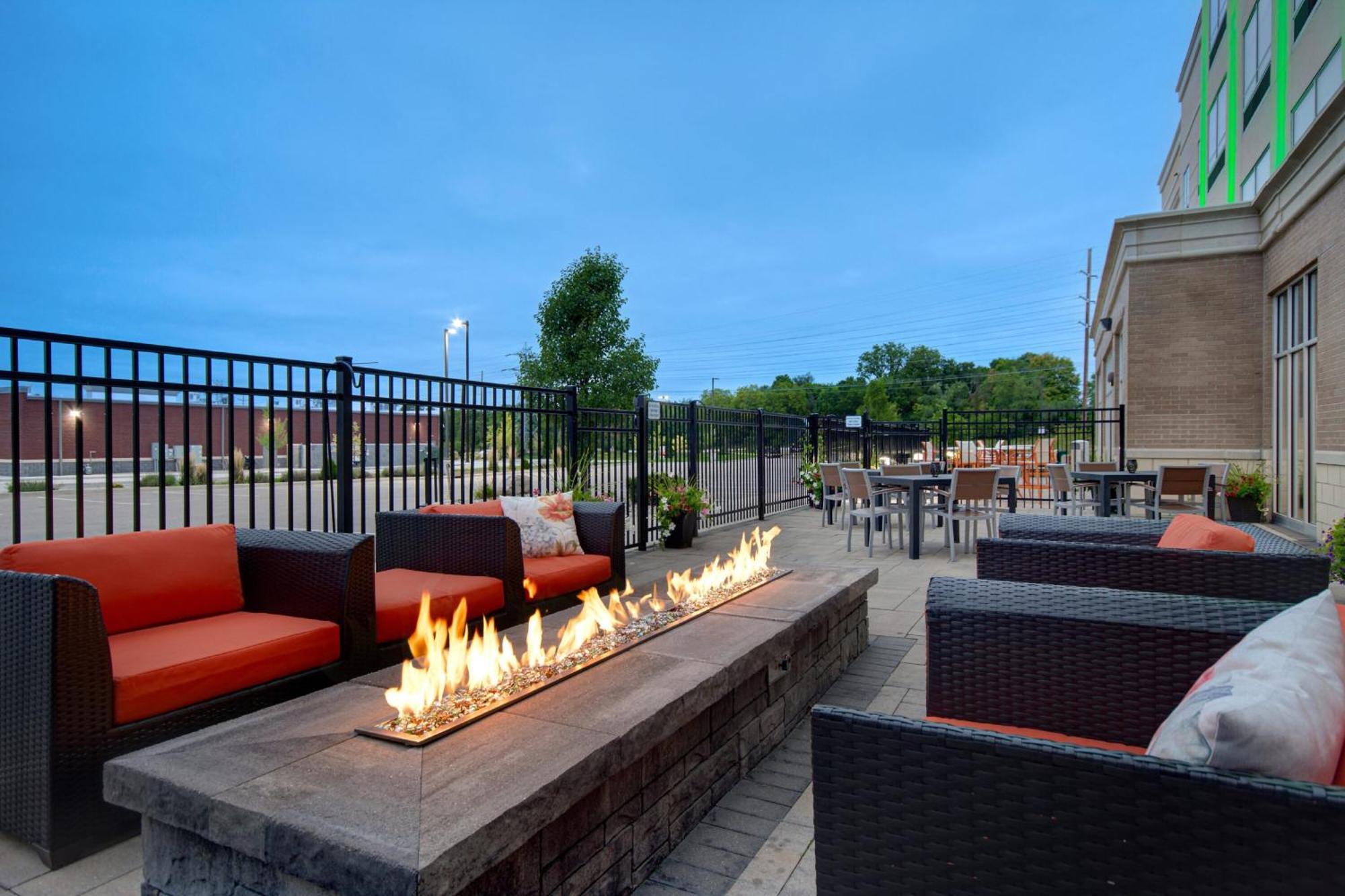 Holiday Inn Grand Rapids North - Walker By Ihg Zewnętrze zdjęcie